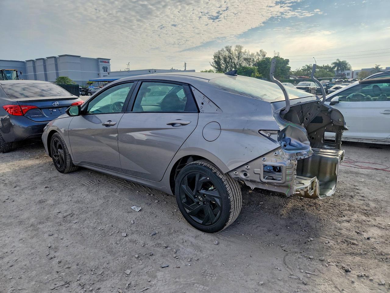 2026 HYUNDAI ELANTRA SEL SPORT — снимка 2