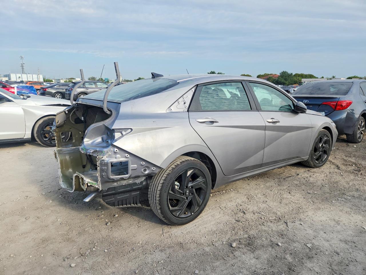 2026 HYUNDAI ELANTRA SEL SPORT — снимка 3