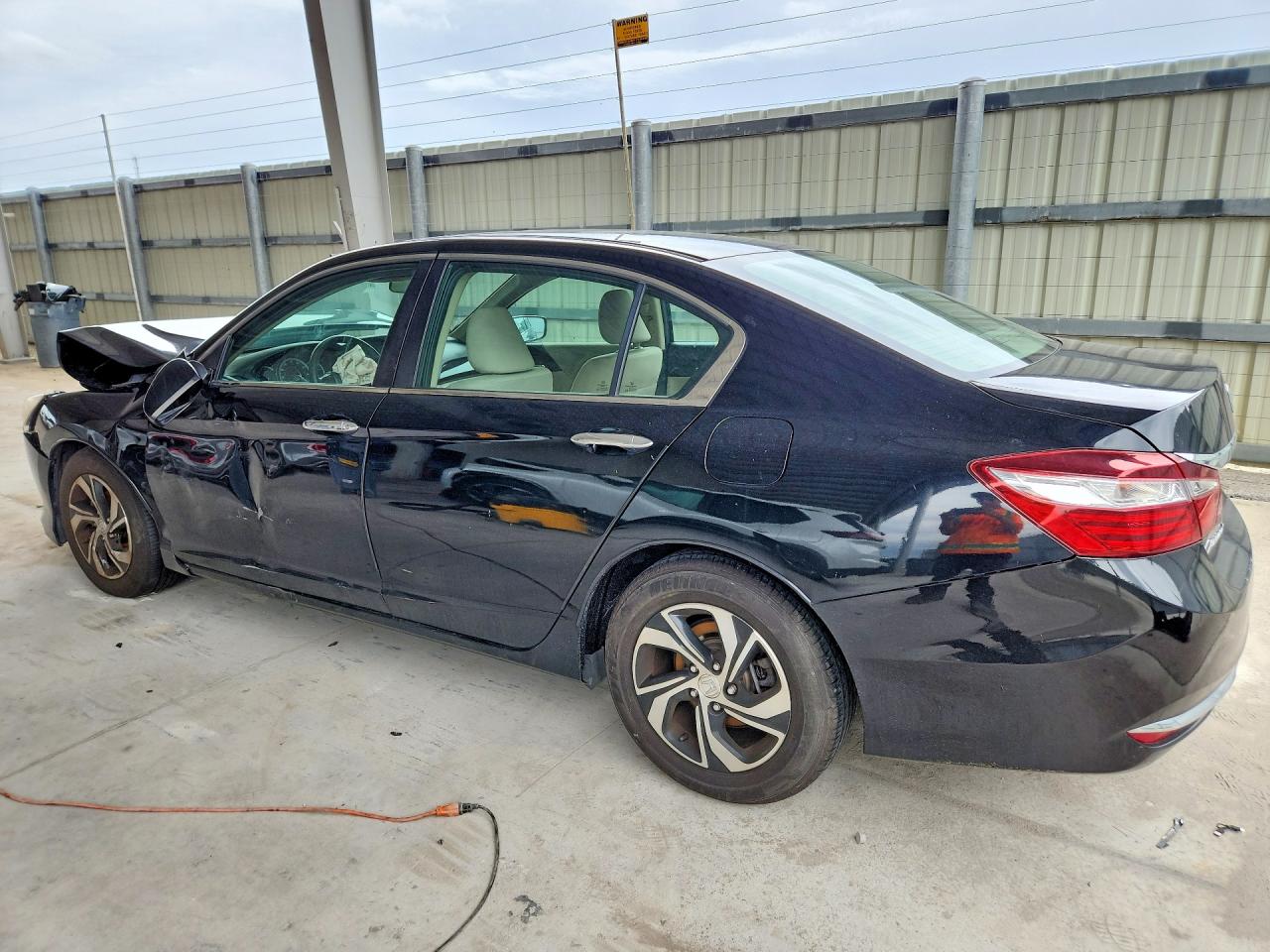 2017 HONDA ACCORD LX — снимка 2