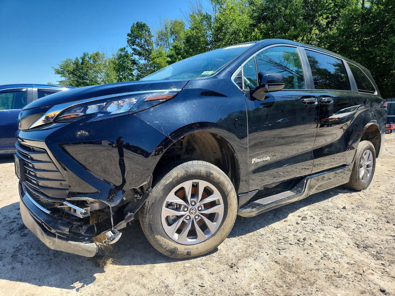 2024 TOYOTA SIENNA XLE