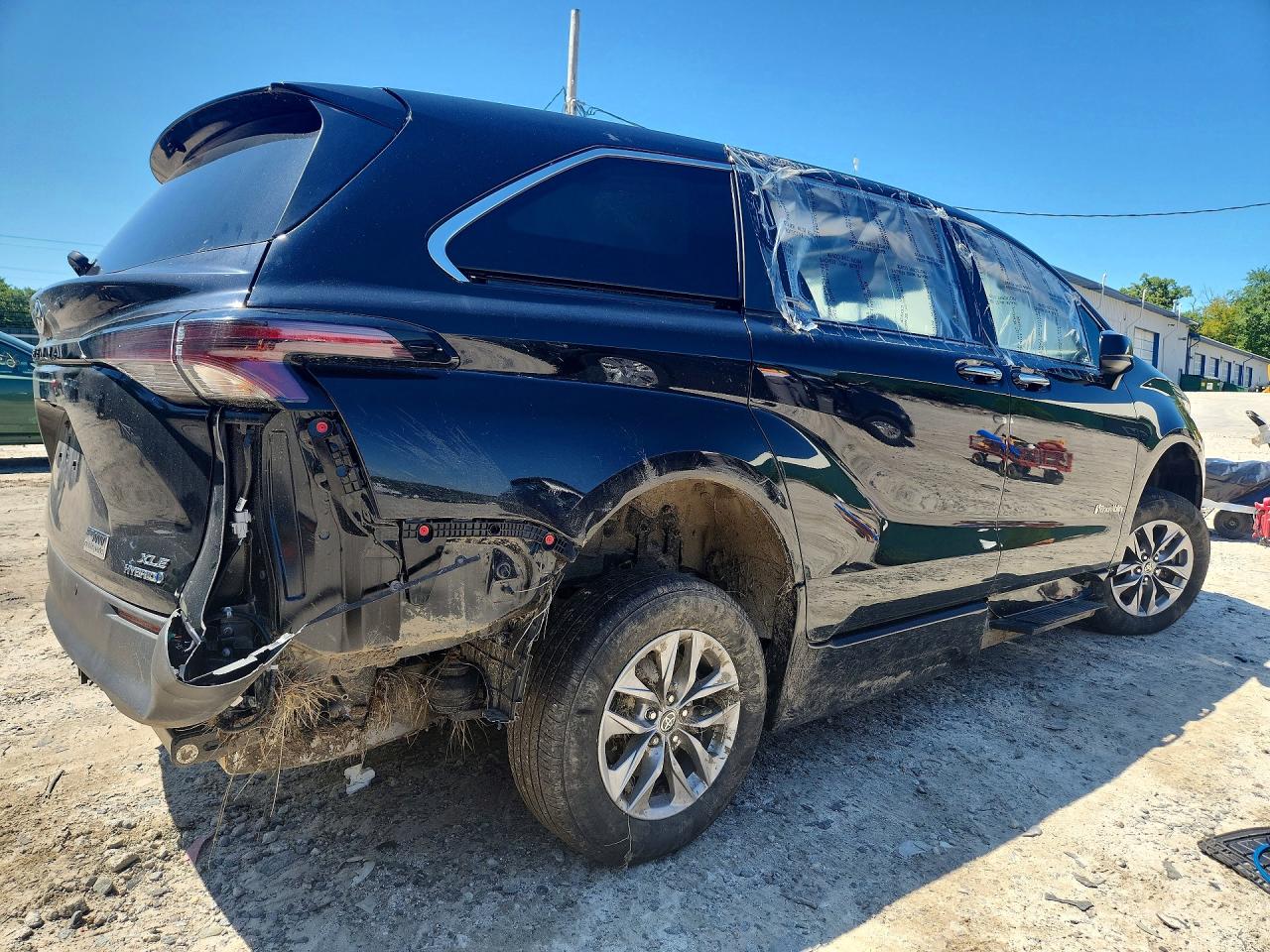 2024 TOYOTA SIENNA XLE — снимка 3