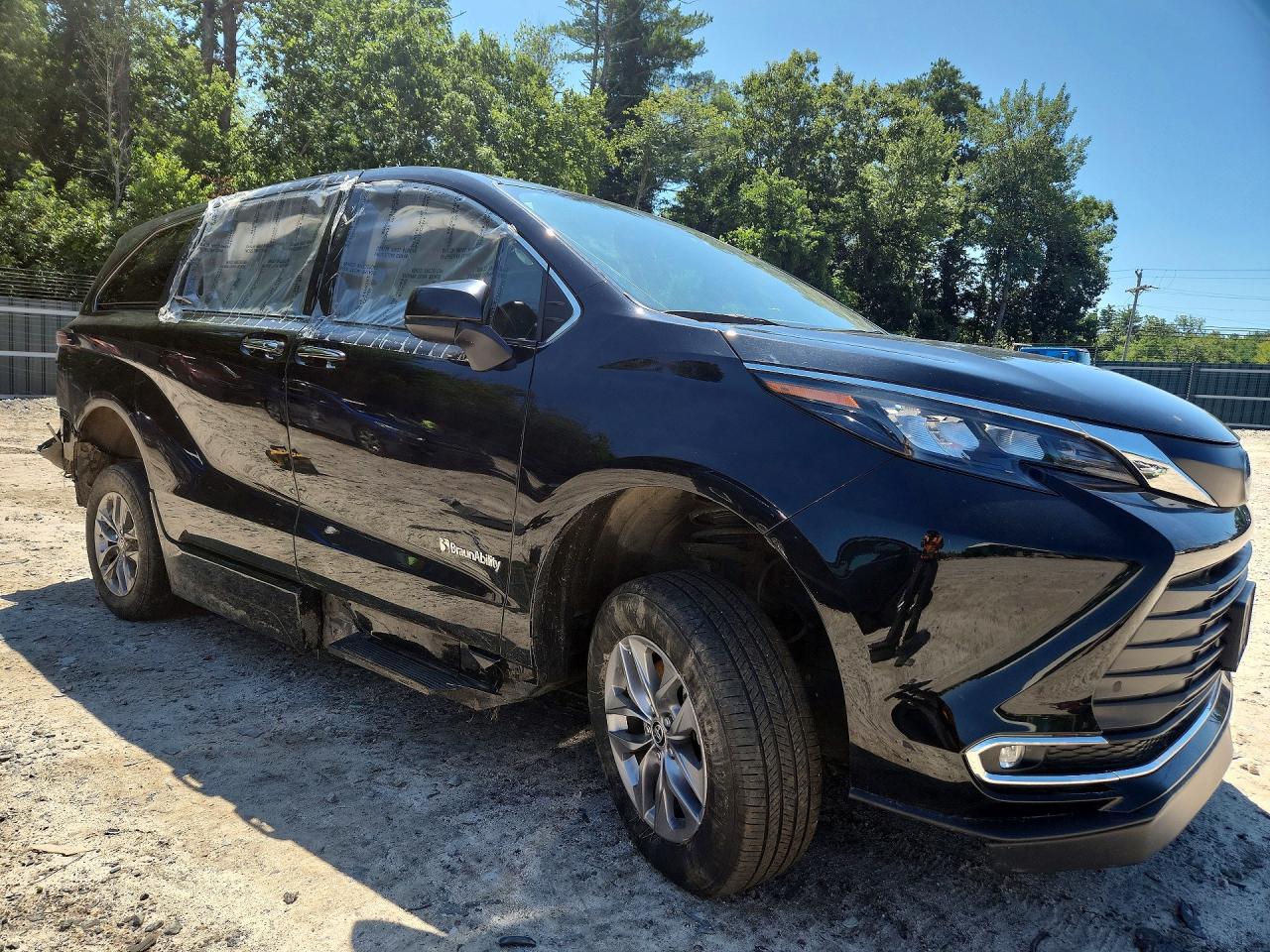2024 TOYOTA SIENNA XLE — снимка 4