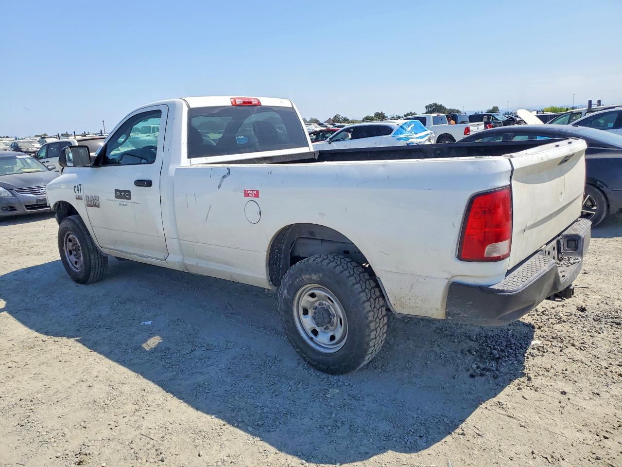 2015 RAM 2500 ST — снимка 2