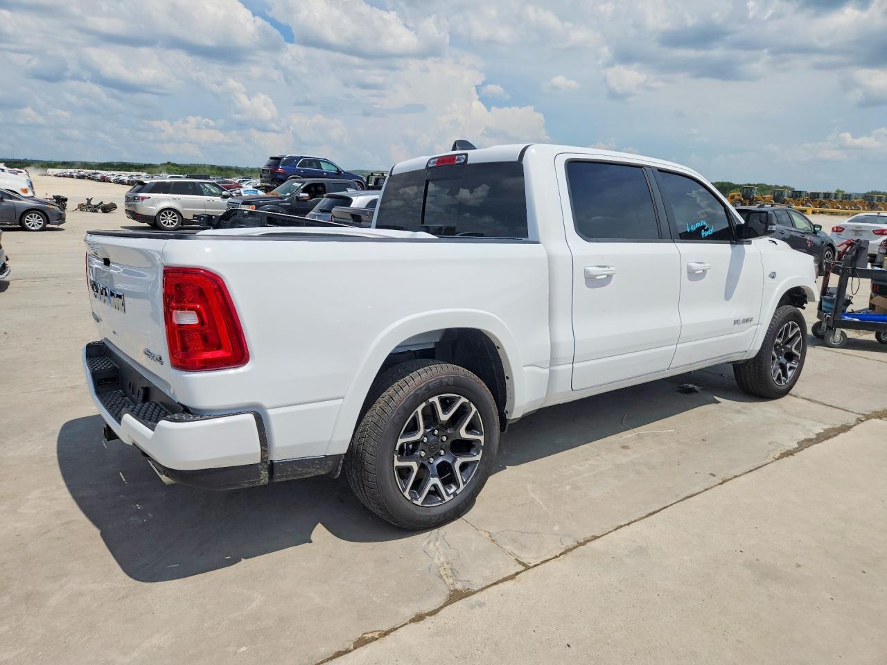 2026 RAM 1500 LARAMIE — снимка 3