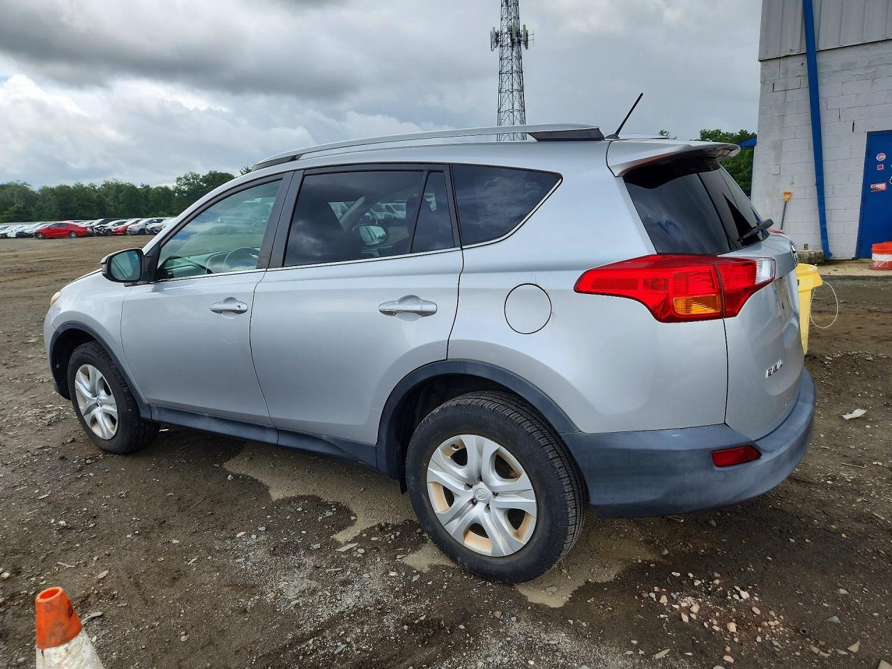 2015 TOYOTA RAV4 LE — снимка 2