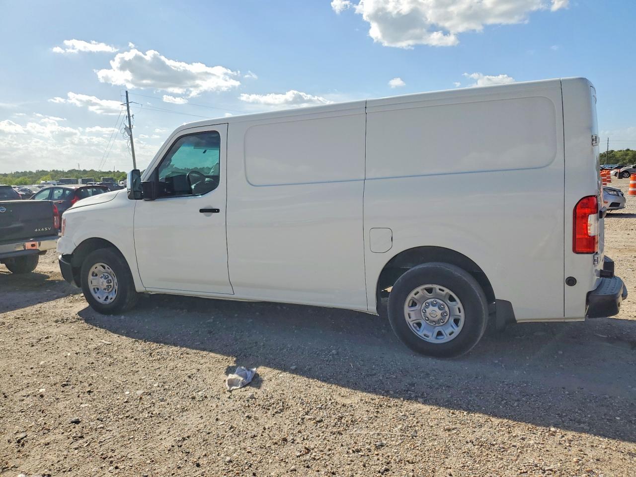 2020 NISSAN NV 2500 HD SV — снимка 2
