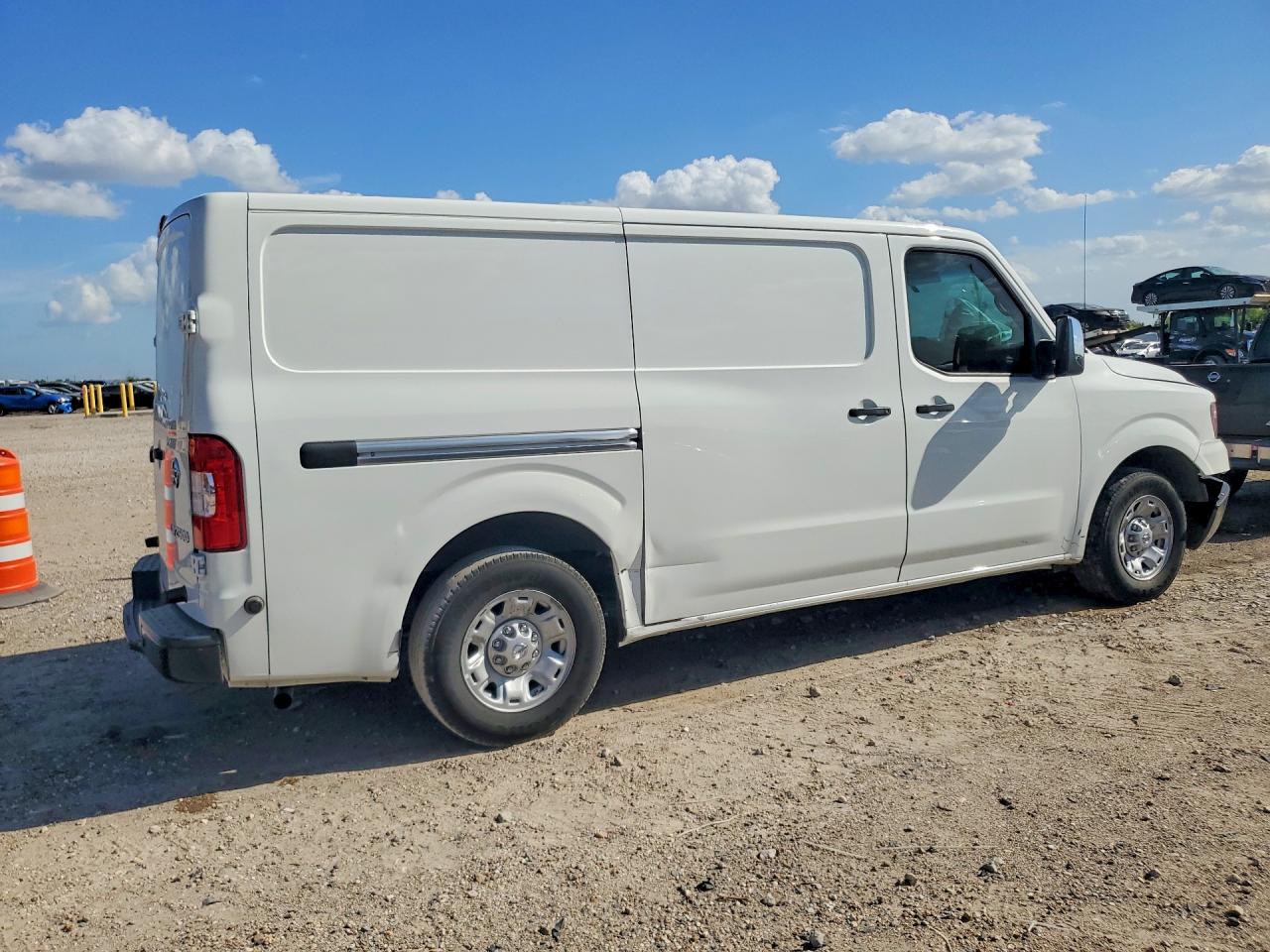 2020 NISSAN NV 2500 HD SV — снимка 3