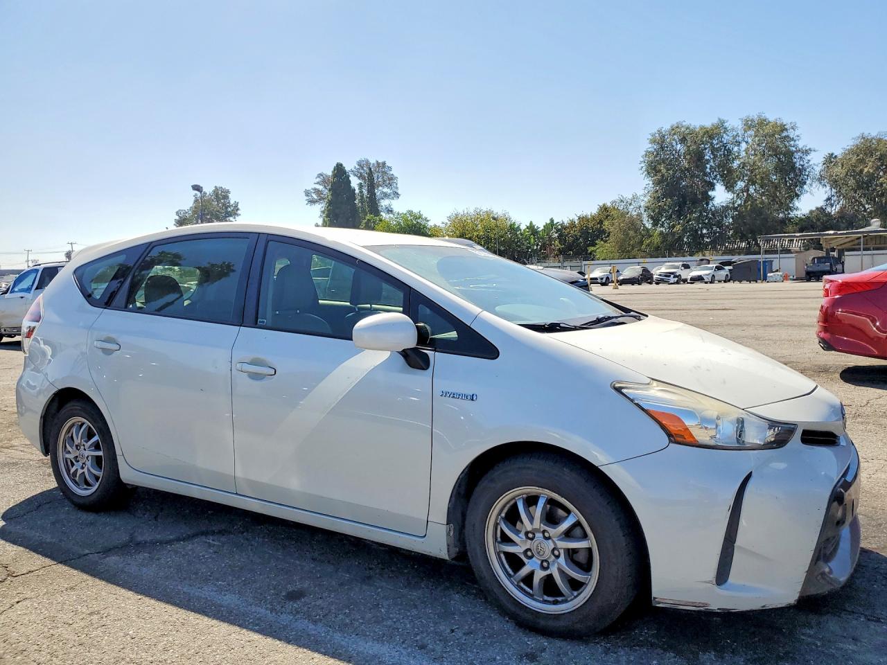 2015 TOYOTA PRIUS V TWO — снимка 4