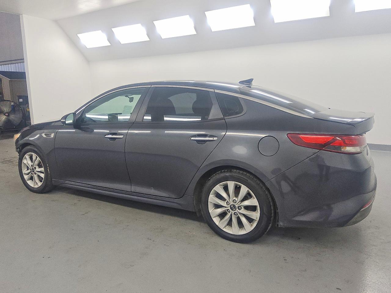 2018 KIA OPTIMA S — снимка 2