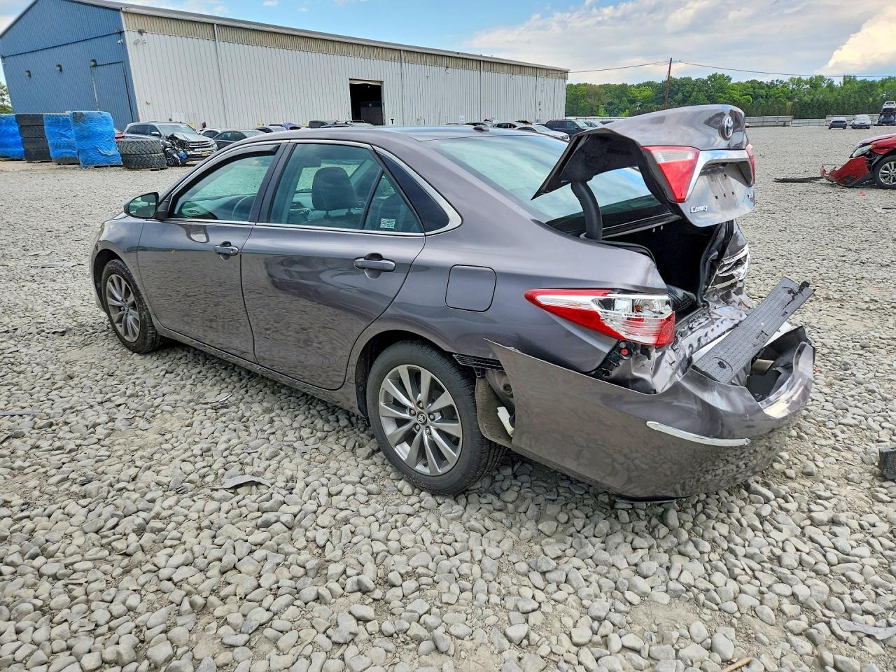 2017 TOYOTA CAMRY XLE — снимка 2