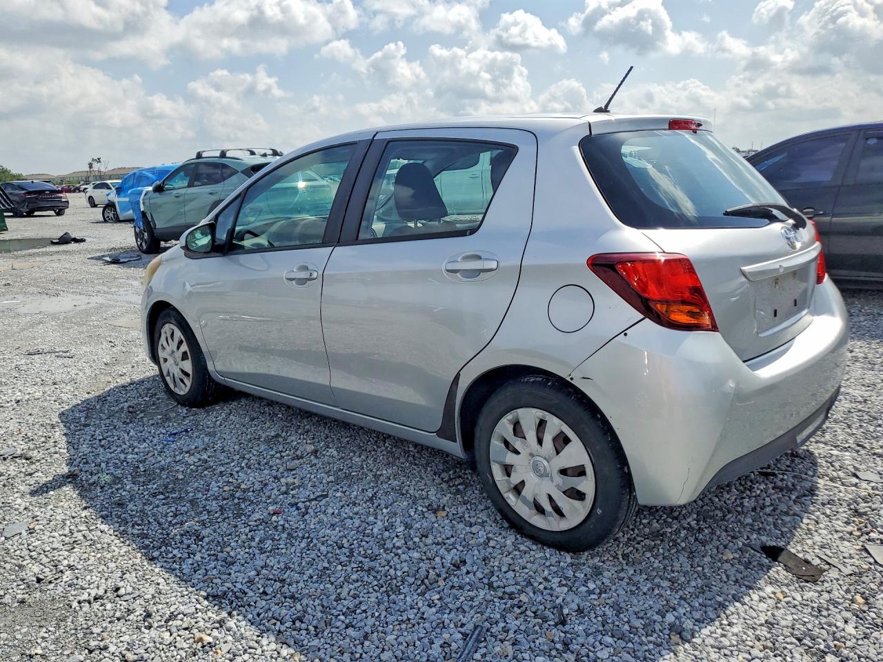 2015 TOYOTA YARIS 5-DOOR L — снимка 2