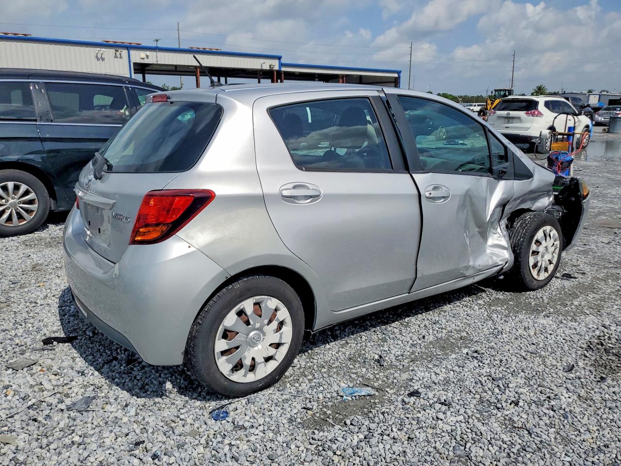 2015 TOYOTA YARIS 5-DOOR L — снимка 3