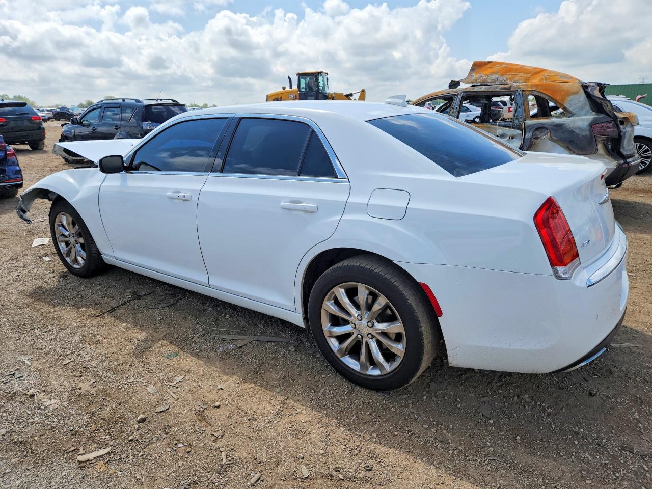 2015 CHRYSLER 300 LIMITED — снимка 2