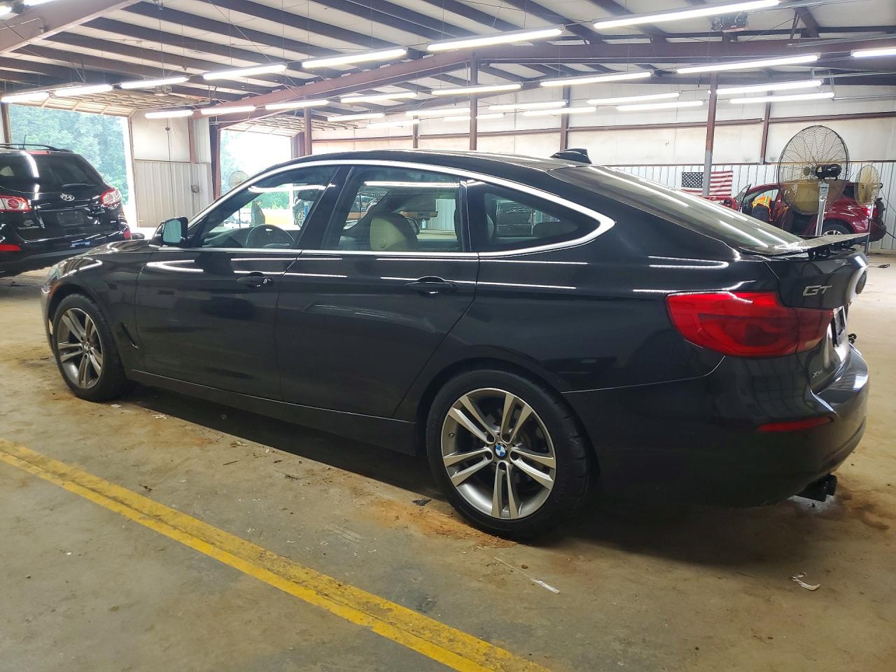 2017 BMW 330 XIGT — снимка 2