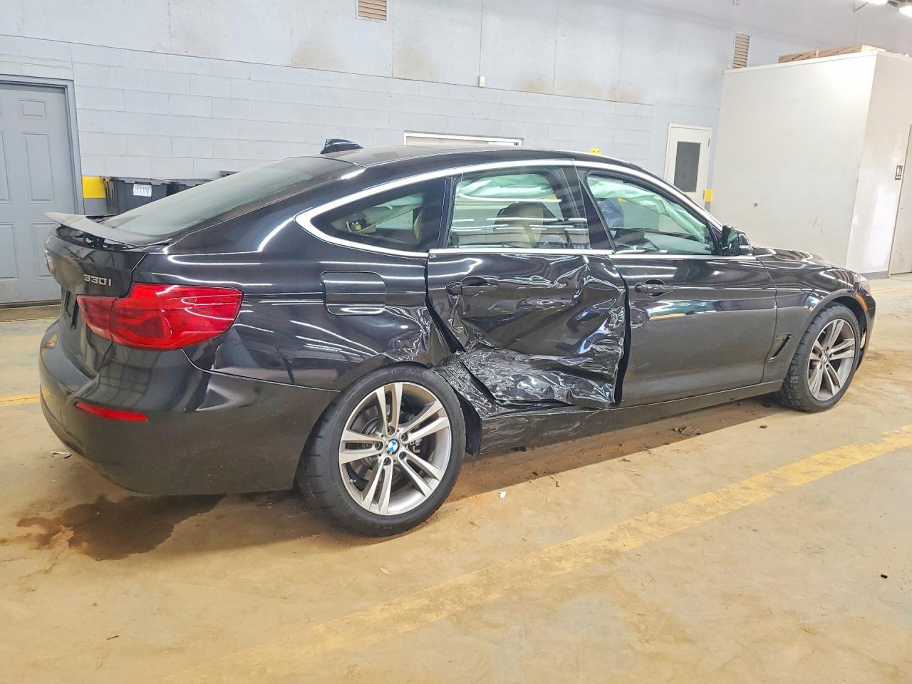 2017 BMW 330 XIGT — снимка 3