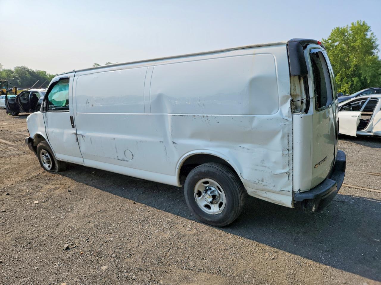 2022 CHEVROLET EXPRESS G2500 — снимка 2