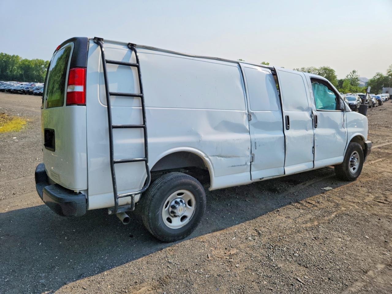 2022 CHEVROLET EXPRESS G2500 — снимка 3