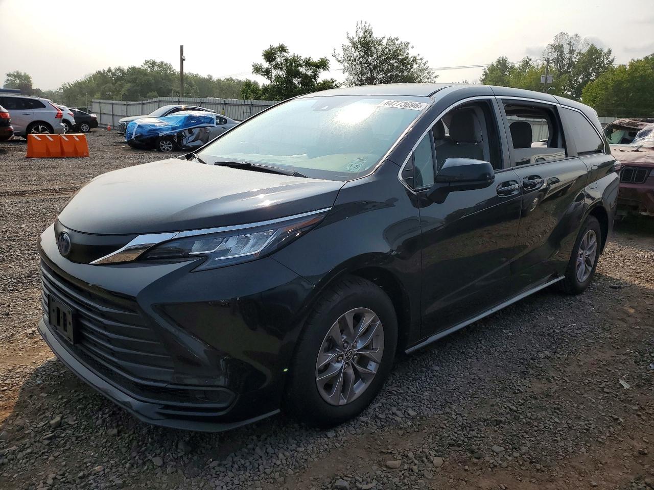 2022 TOYOTA SIENNA LE