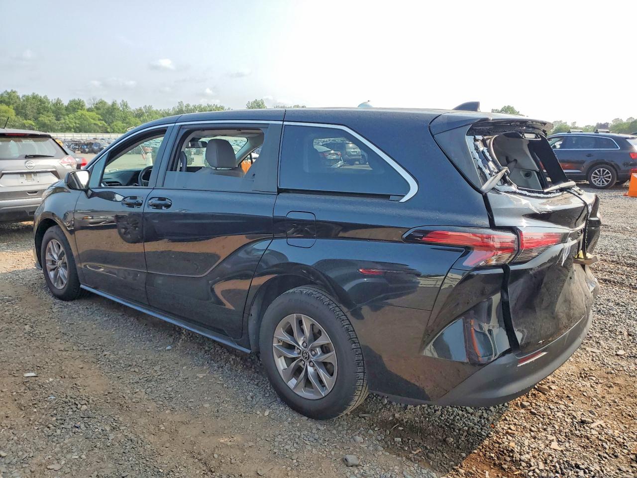 2022 TOYOTA SIENNA LE — снимка 2