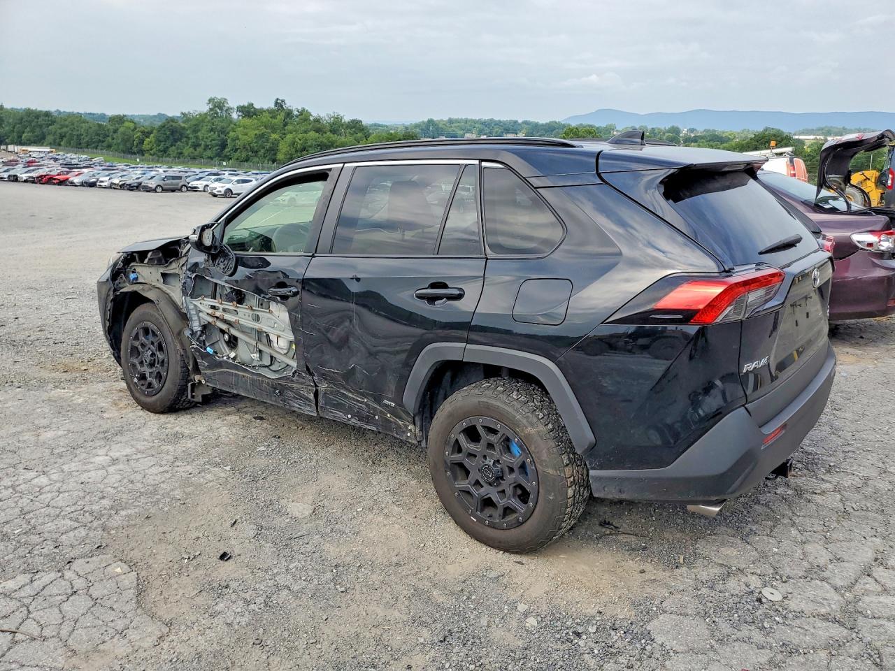 2020 TOYOTA RAV4 HYBRID XLE — снимка 2