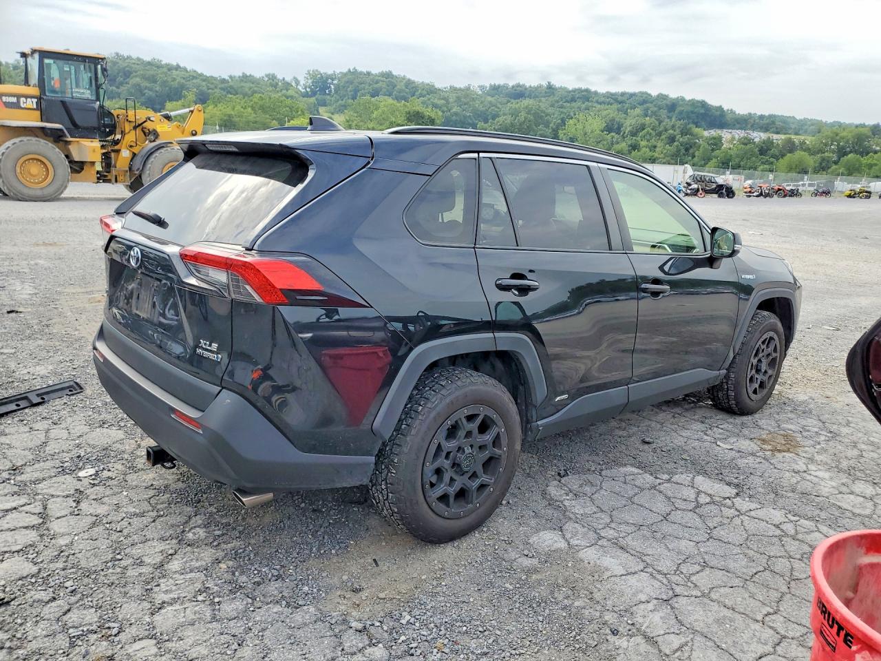 2020 TOYOTA RAV4 HYBRID XLE — снимка 3