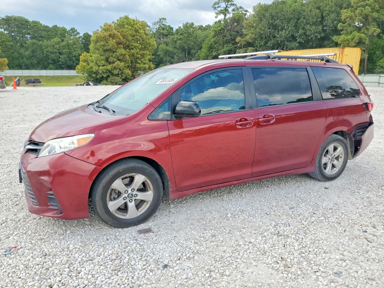 2018 TOYOTA SIENNA LE