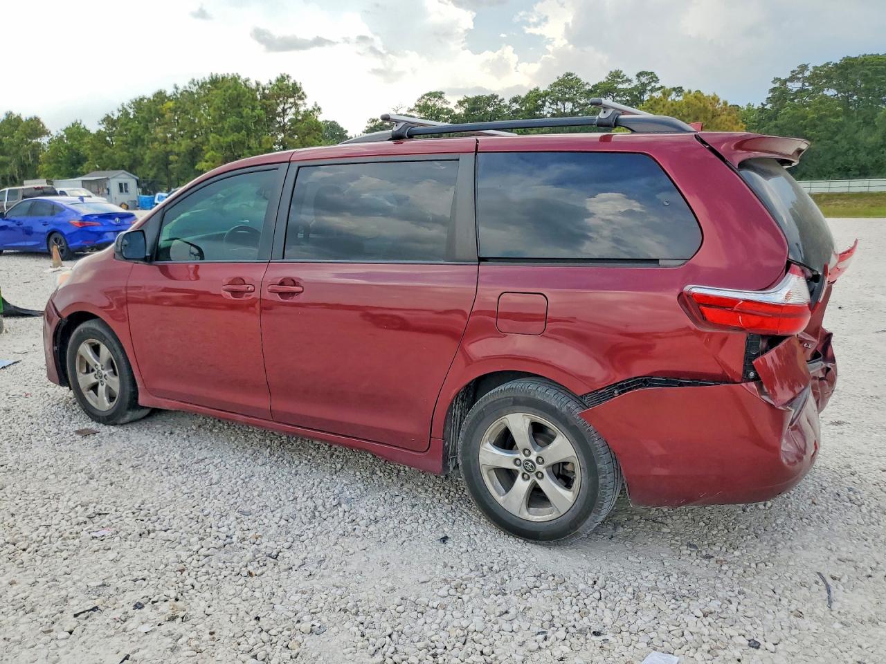 2018 TOYOTA SIENNA LE — снимка 2
