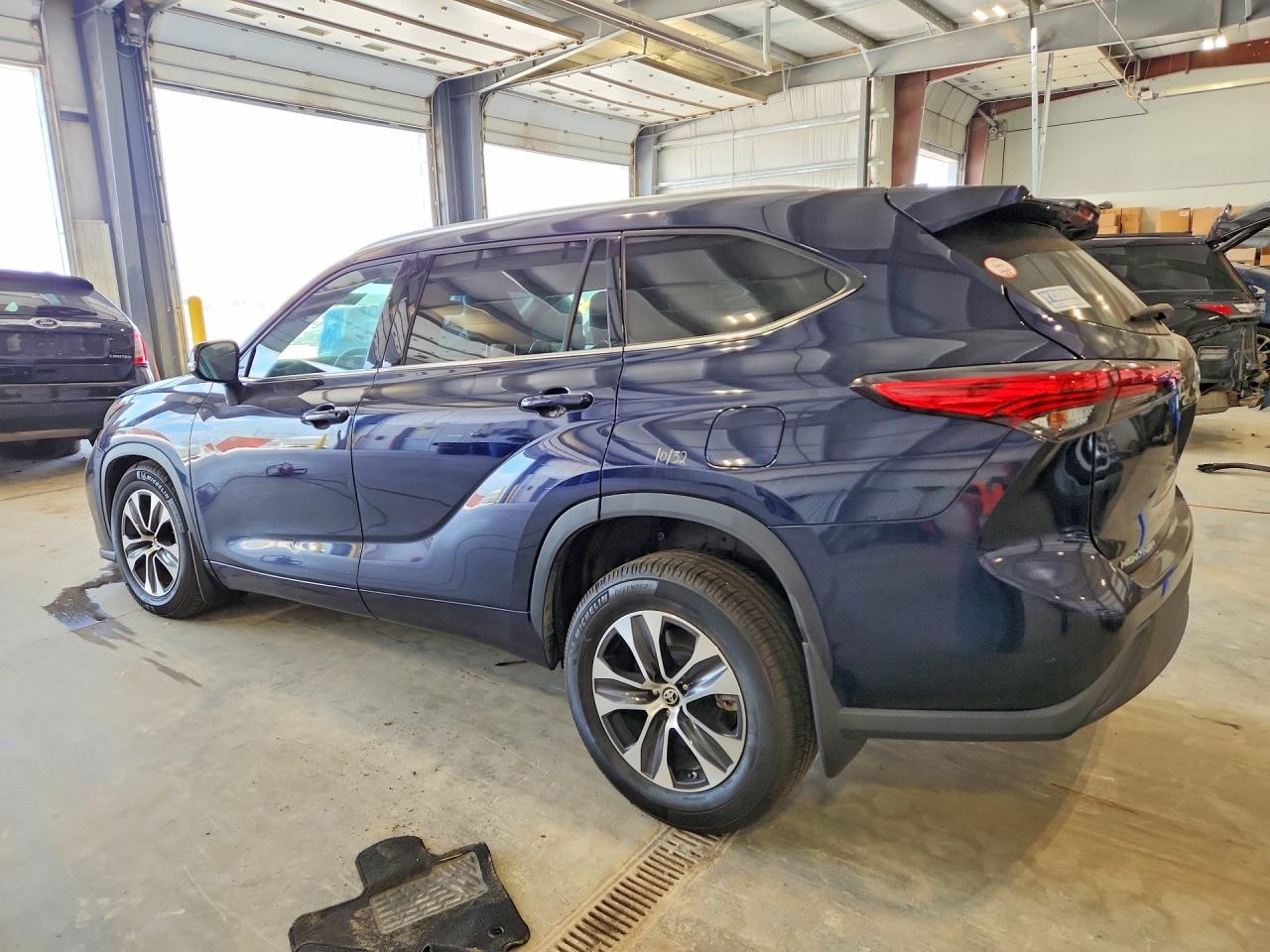 2020 TOYOTA HIGHLANDER XLE — снимка 2