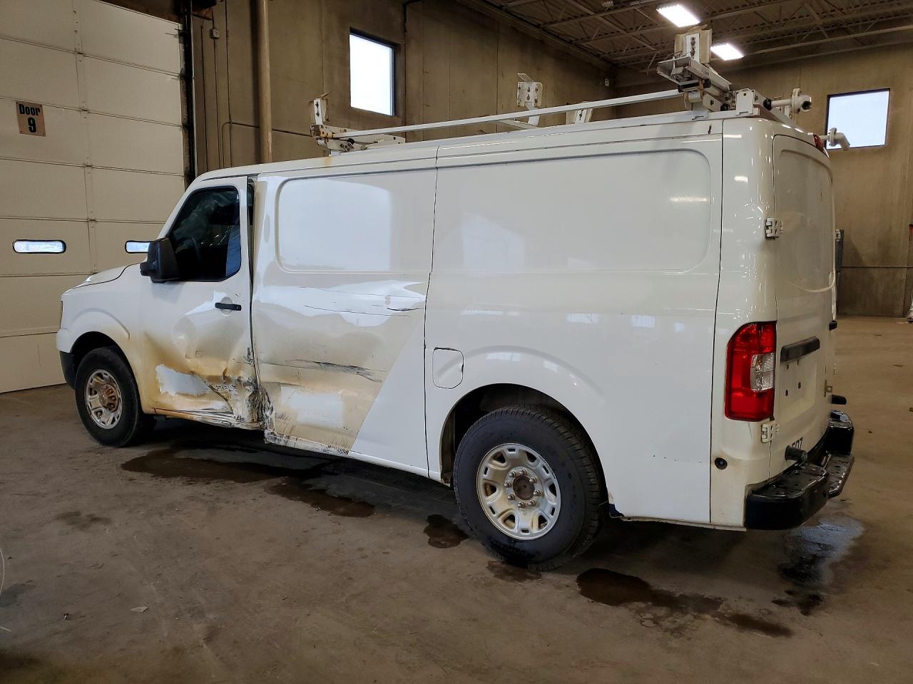 2017 NISSAN NV 1500 SV — снимка 2