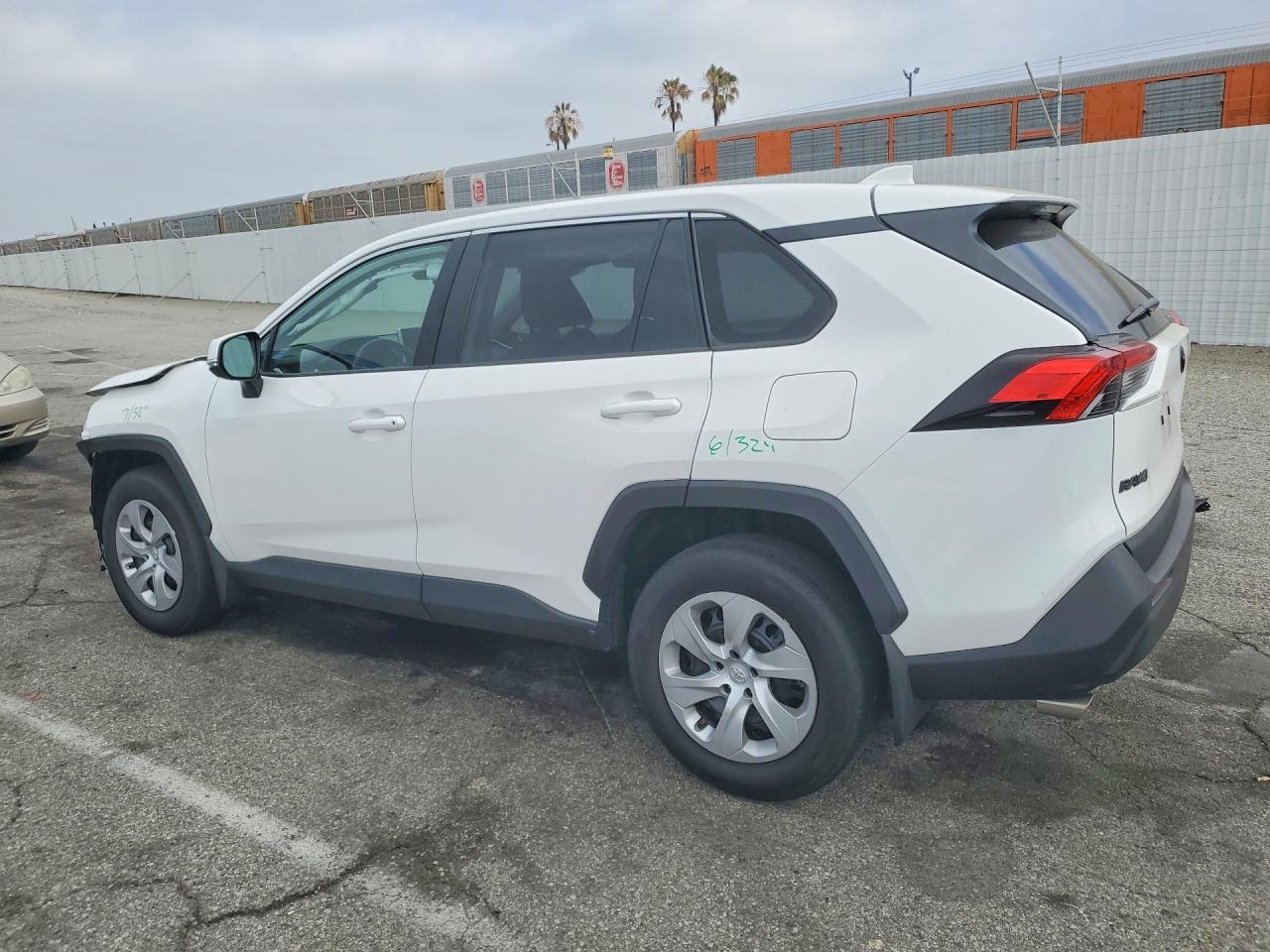 2025 TOYOTA RAV4 LE — снимка 2