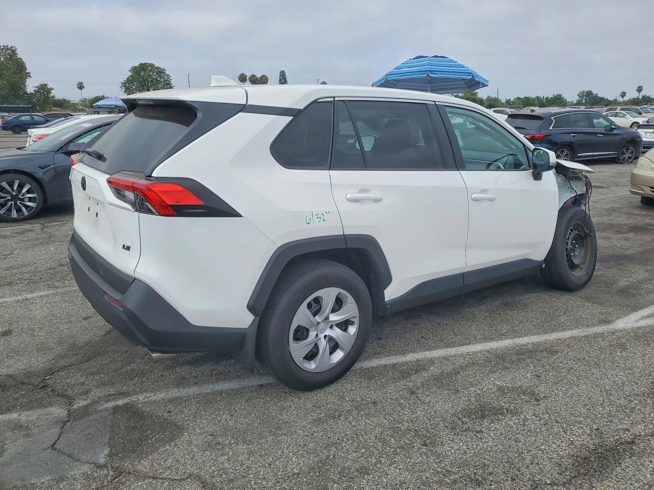 2025 TOYOTA RAV4 LE — снимка 3