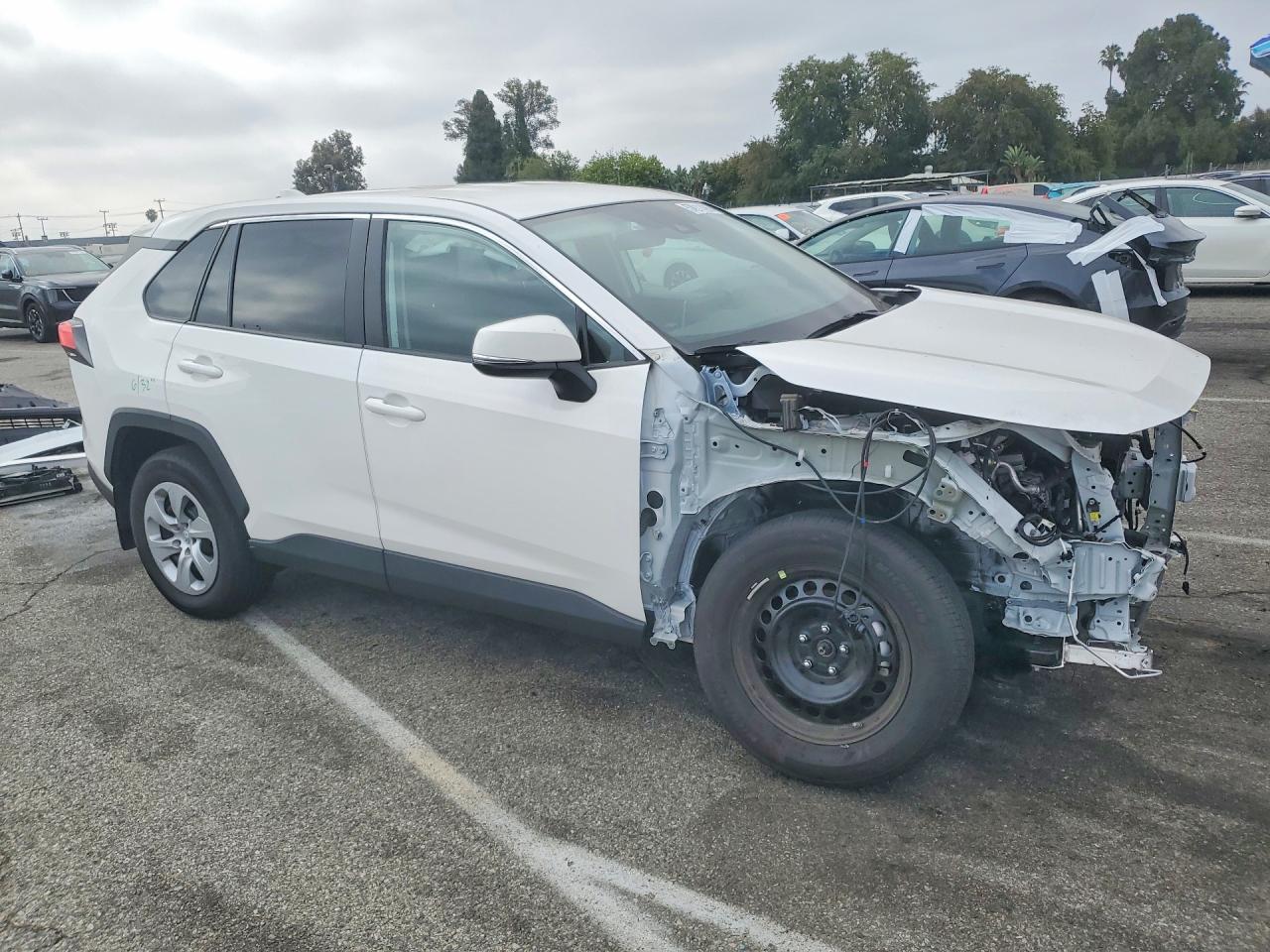 2025 TOYOTA RAV4 LE — снимка 4