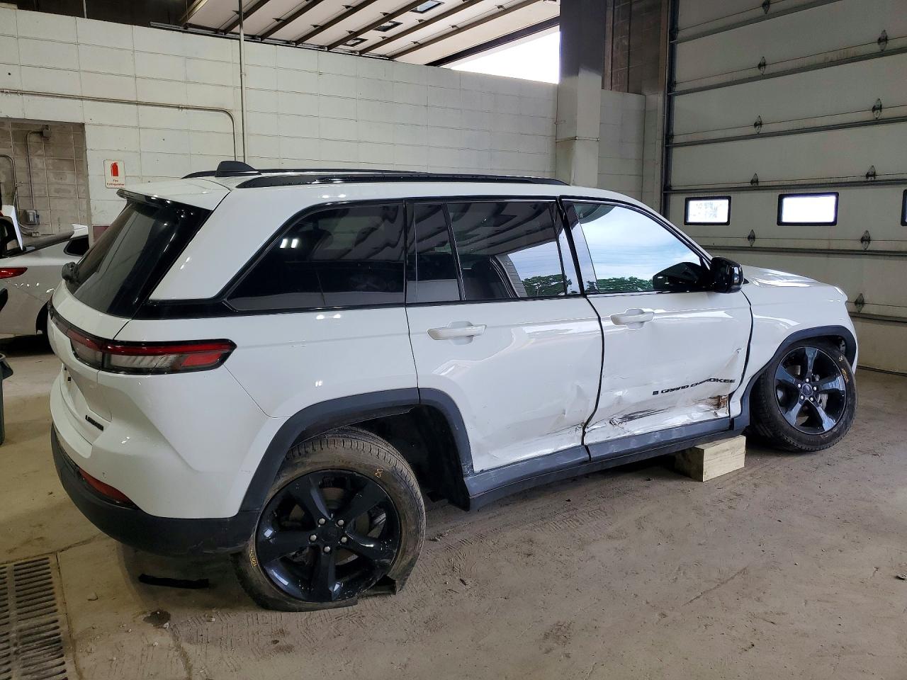 2025 JEEP GRAND CHEROKEE LIMITED — снимка 3