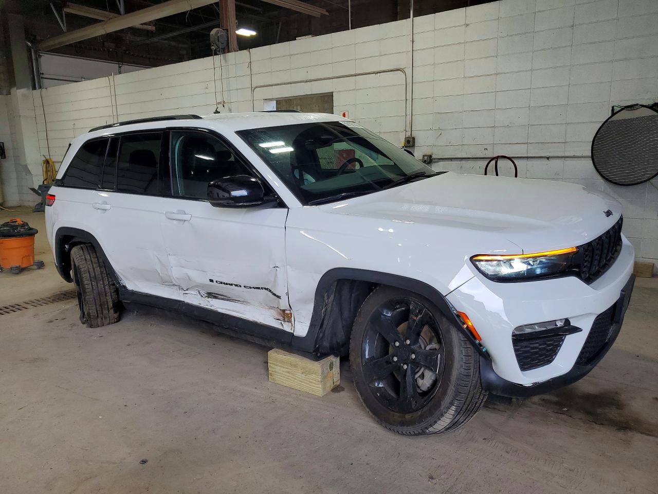 2025 JEEP GRAND CHEROKEE LIMITED — снимка 4