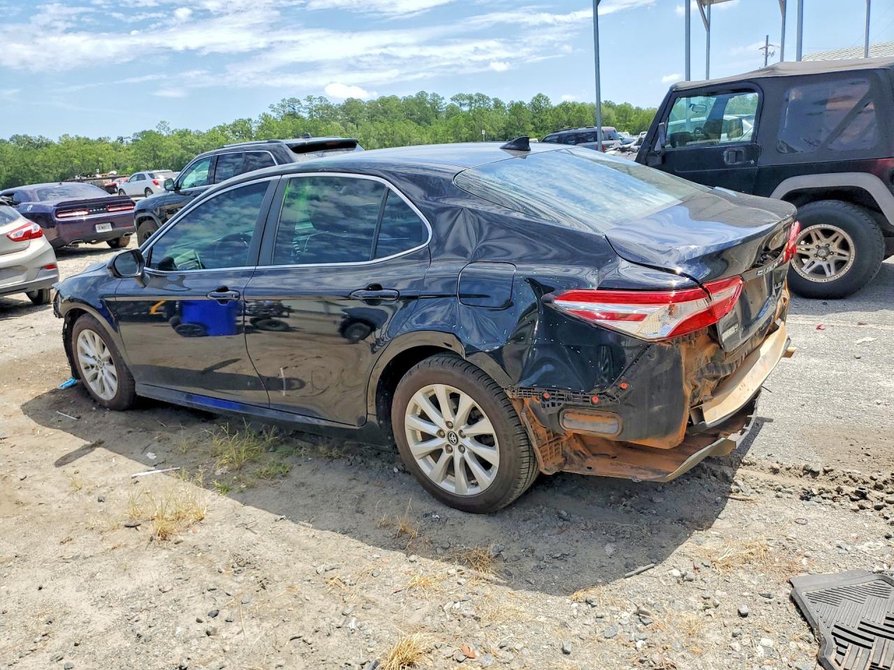 2020 TOYOTA CAMRY LE — снимка 2