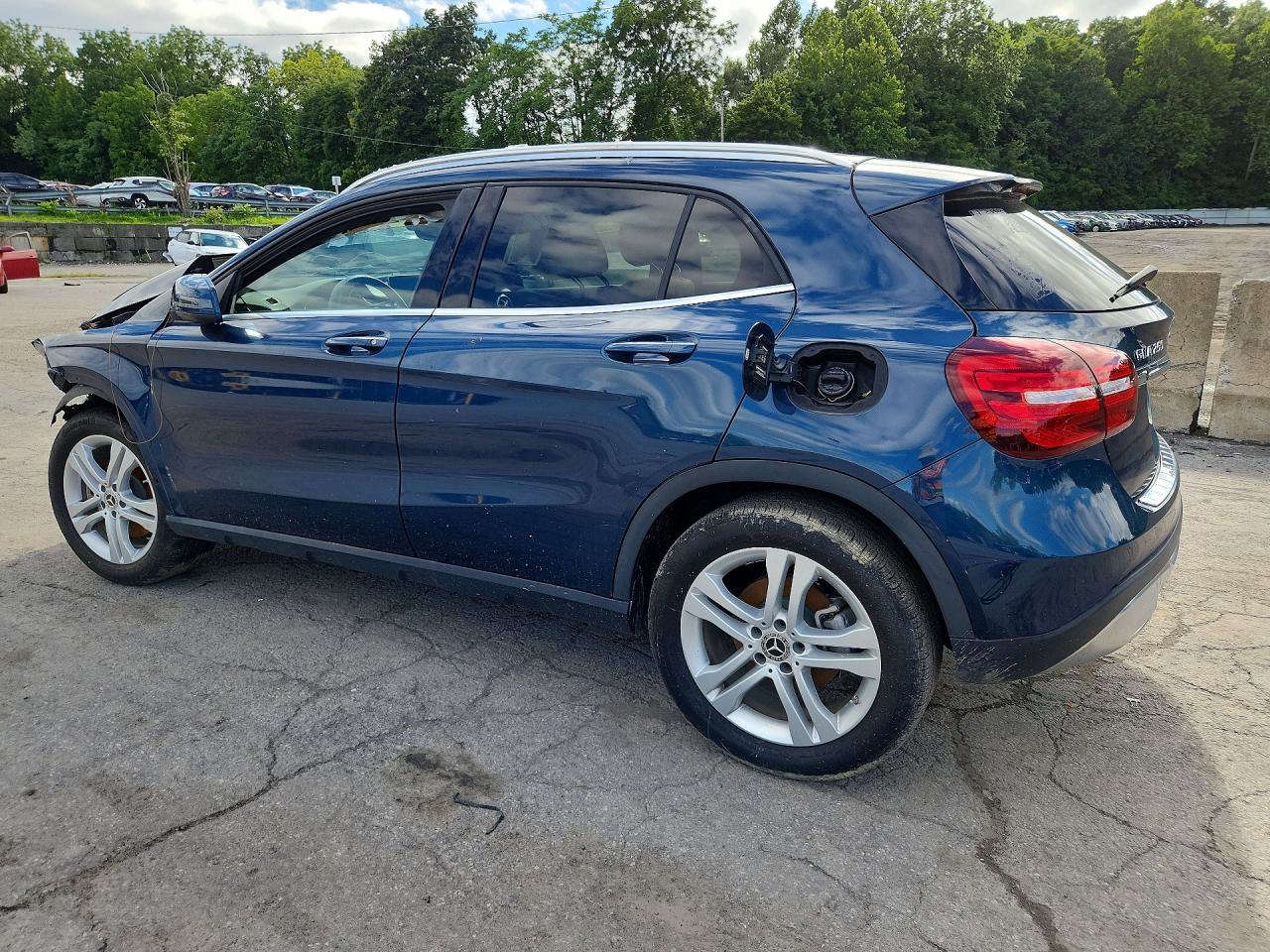 2020 MERCEDES-BENZ GLA 250 4MATIC — снимка 2