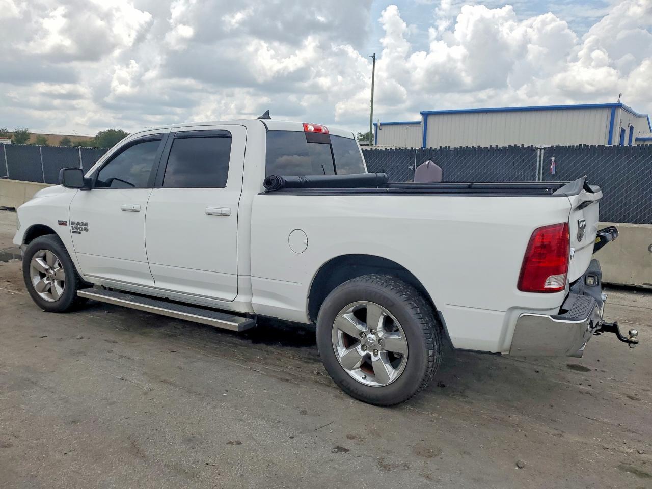 2019 RAM 1500 CLASSIC SLT — снимка 2