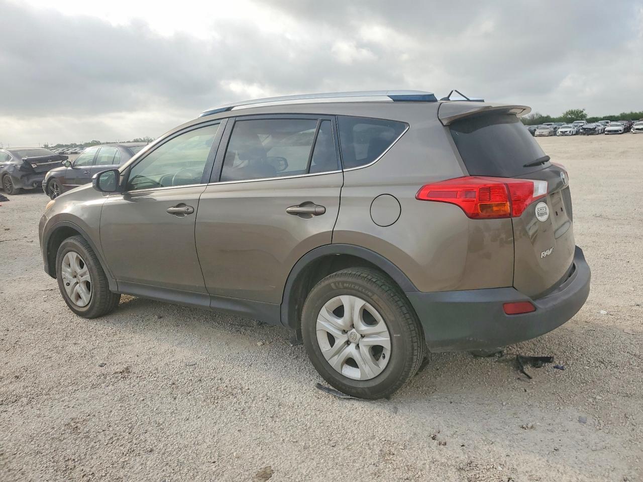 2015 TOYOTA RAV4 LE — снимка 2