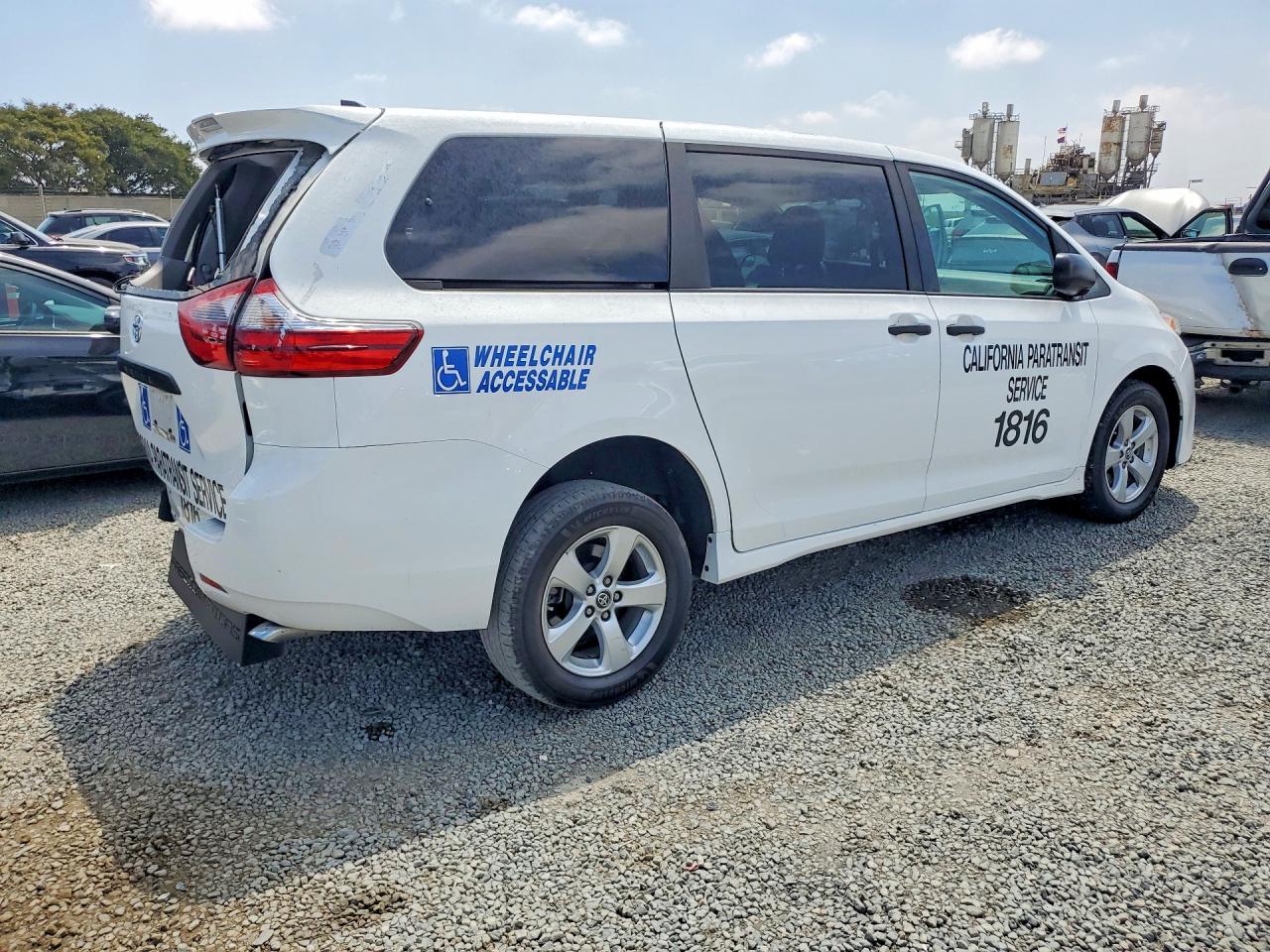 2020 TOYOTA SIENNA L — снимка 3