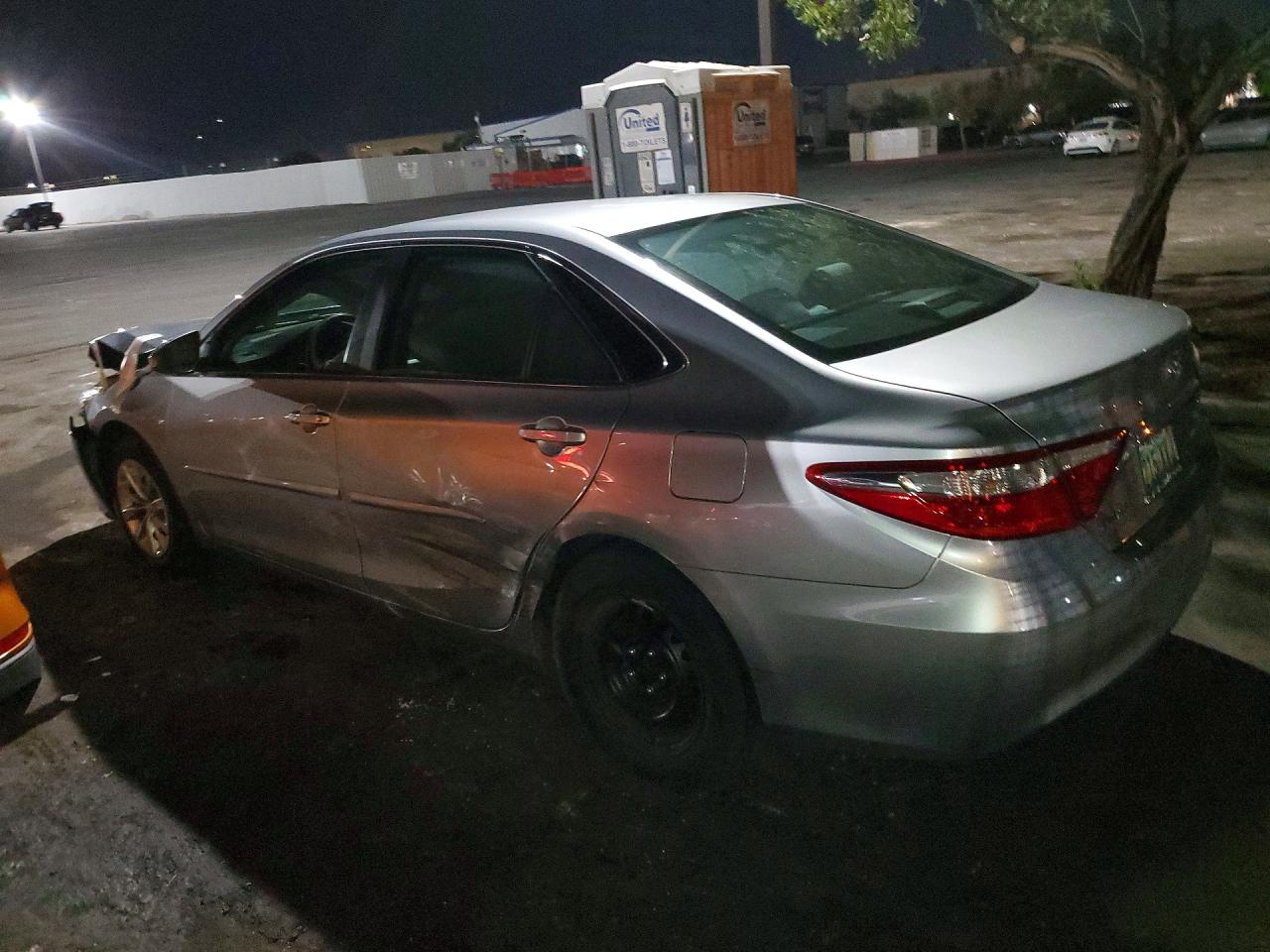 2015 TOYOTA CAMRY LE — снимка 2