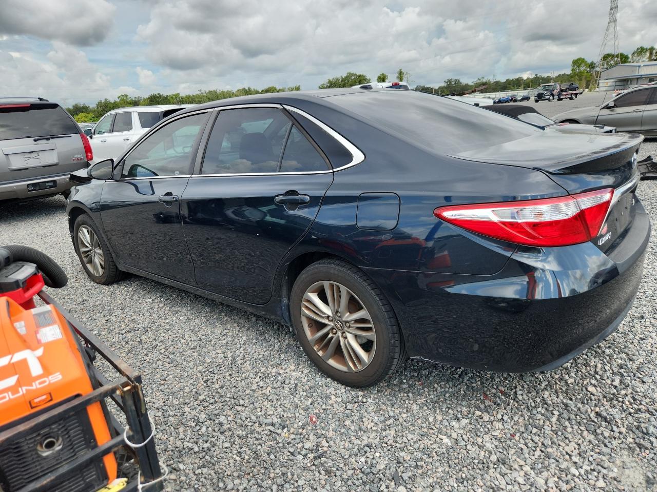 2017 TOYOTA CAMRY SE — снимка 2