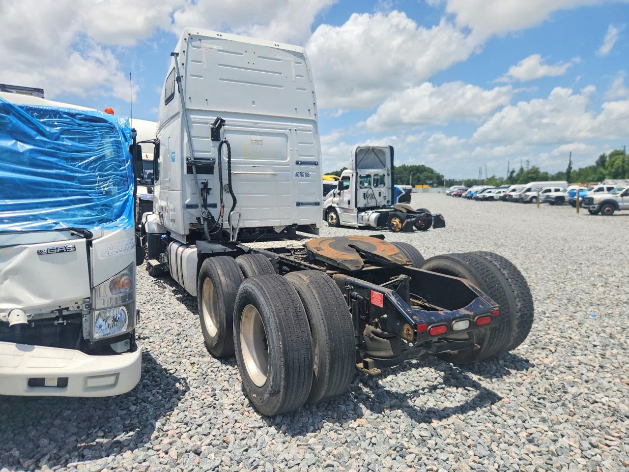 2015 VOLVO VN VNL — снимка 2
