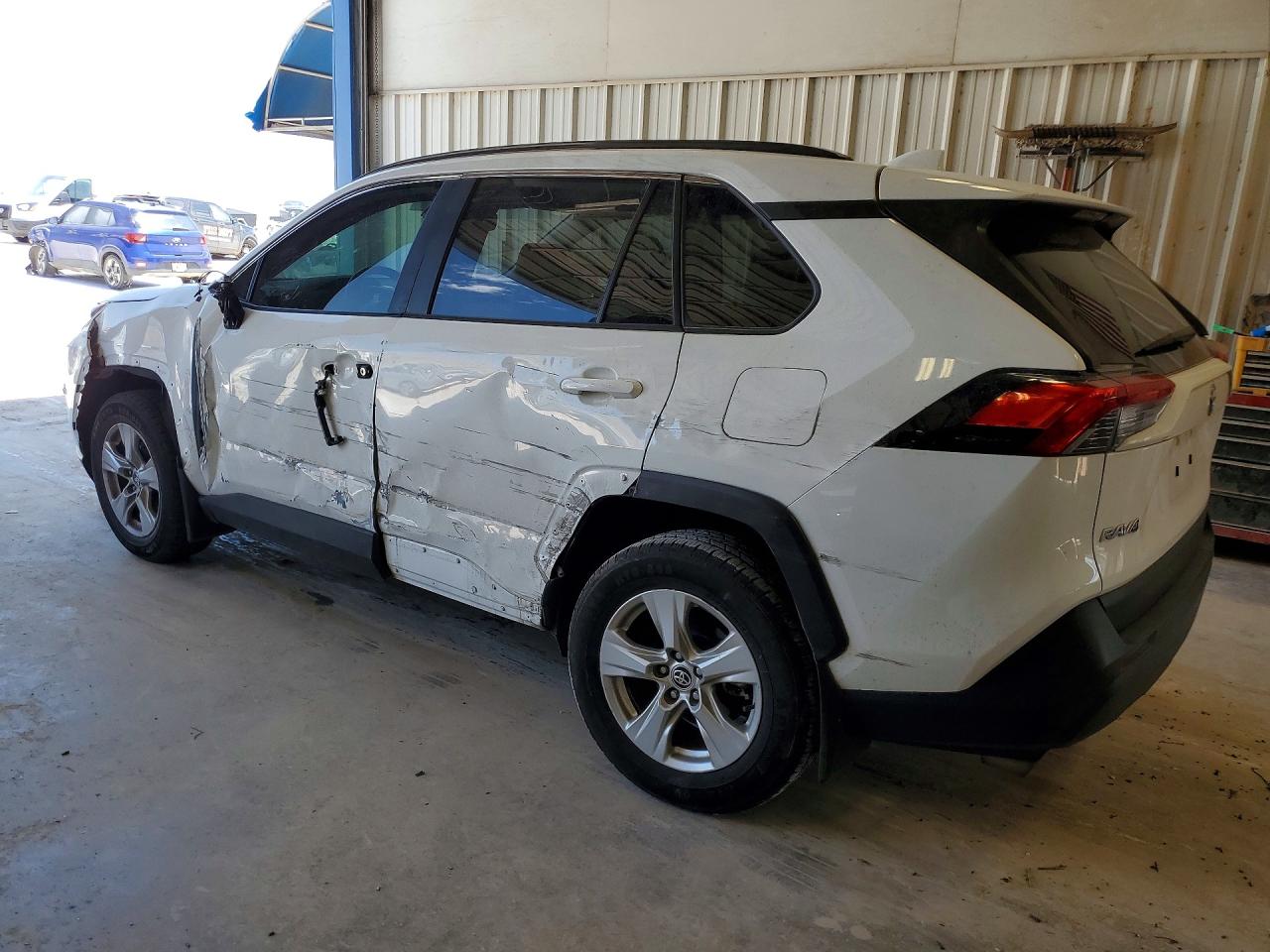 2020 TOYOTA RAV4 XLE — снимка 2