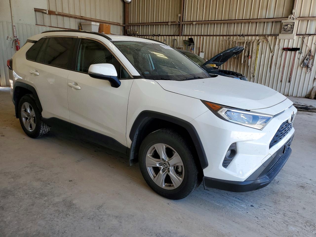 2020 TOYOTA RAV4 XLE — снимка 4