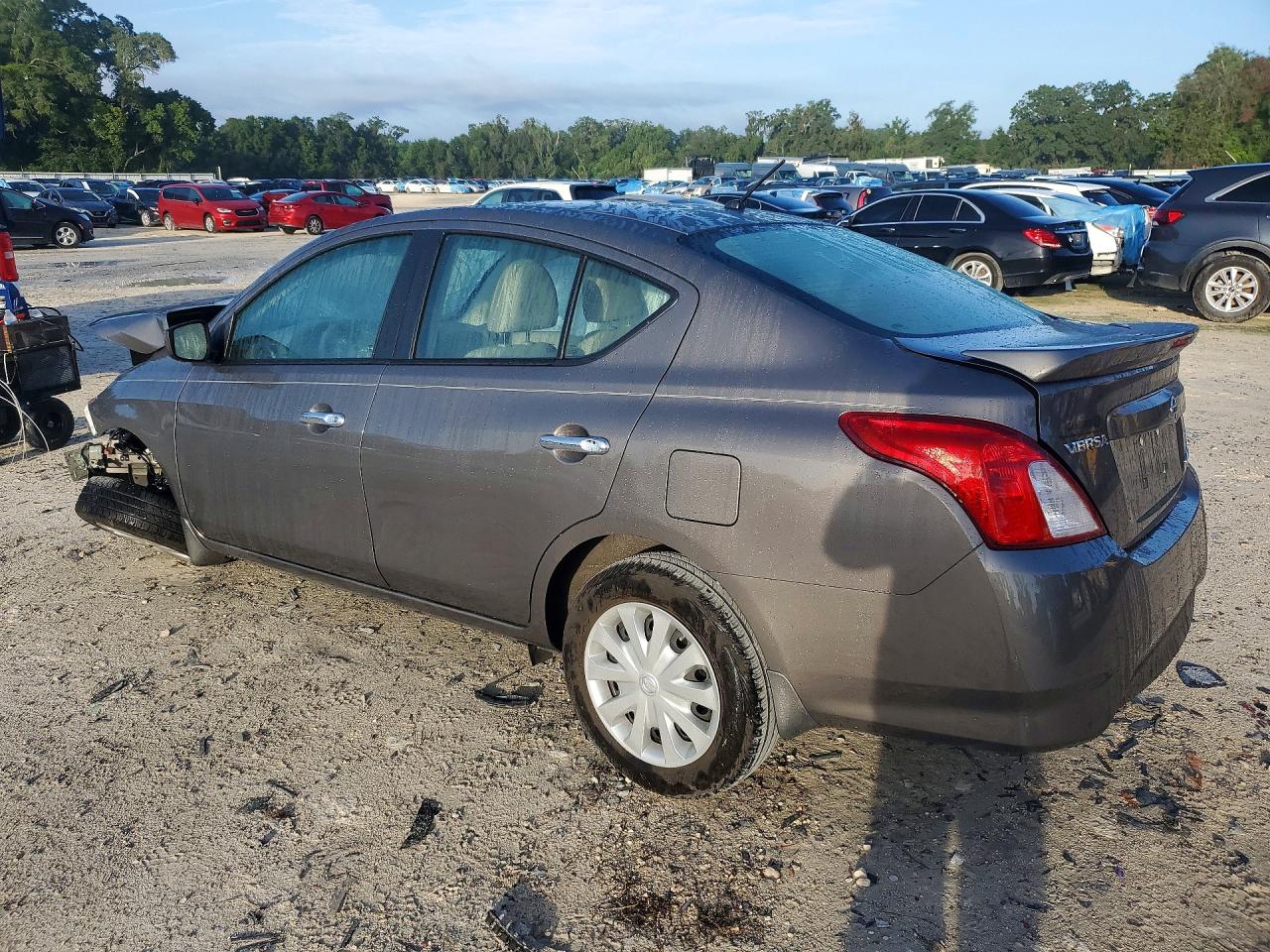 2015 NISSAN VERSA 1.6 SV — снимка 2