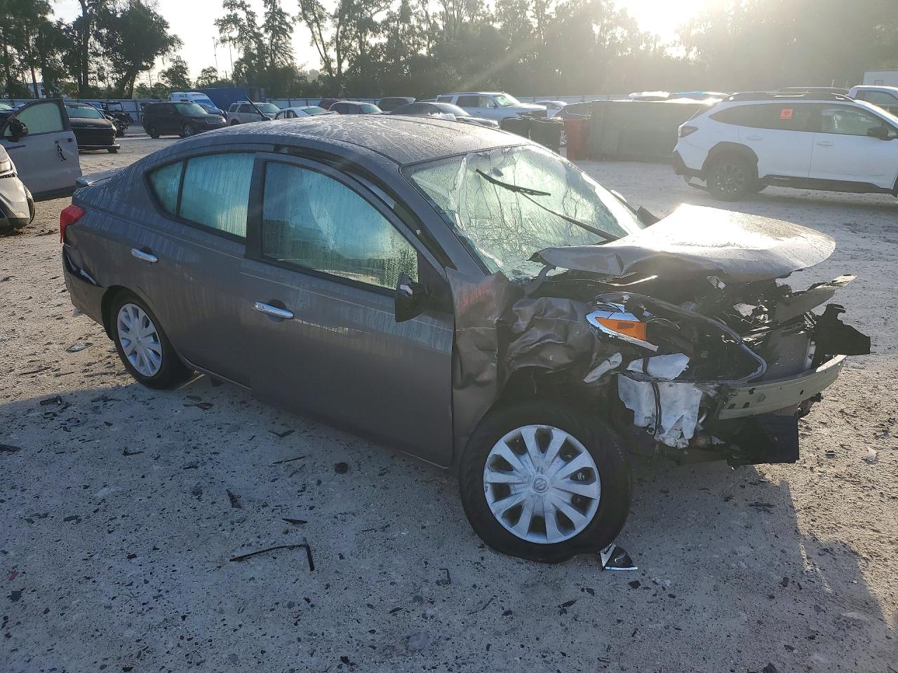 2015 NISSAN VERSA 1.6 SV — снимка 4