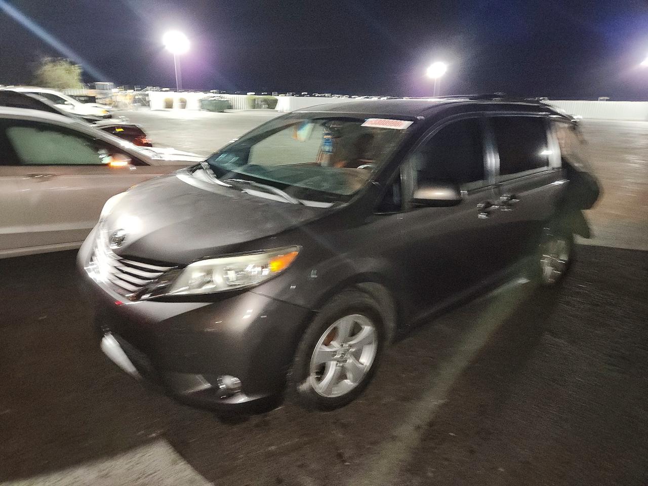 2017 TOYOTA SIENNA LE MOBILITY