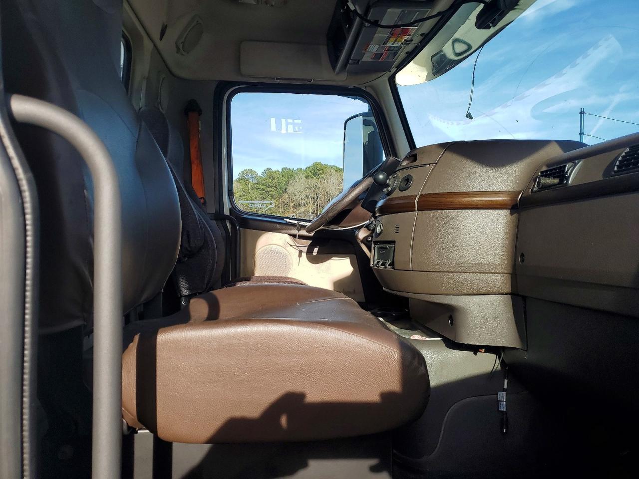 2017 VOLVO VN VNL — снимка 5
