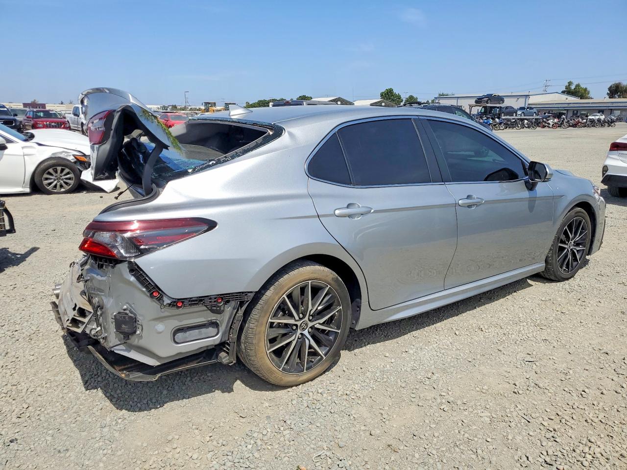 2022 TOYOTA CAMRY HYBRID SE — снимка 3