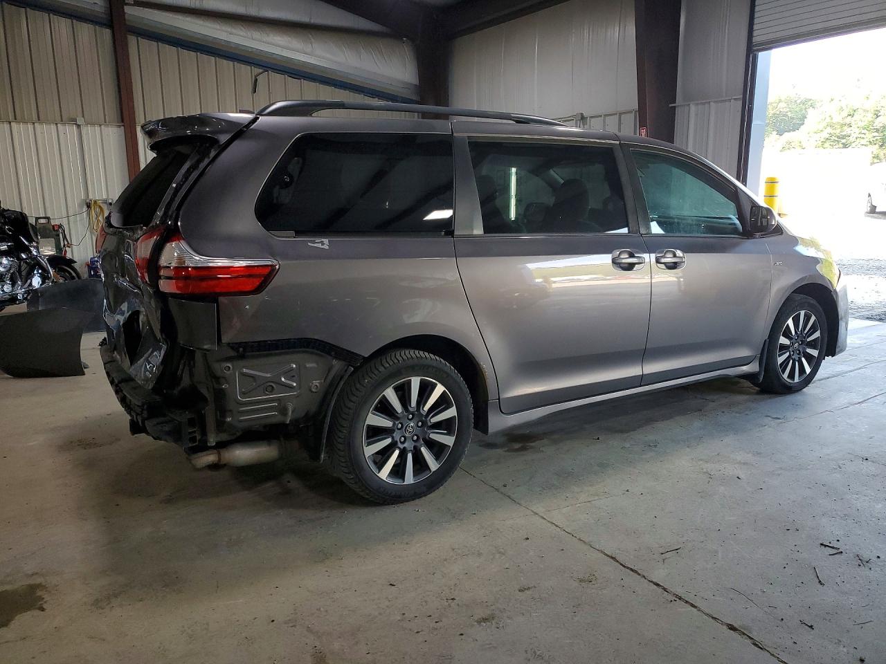 2019 TOYOTA SIENNA LE — снимка 3
